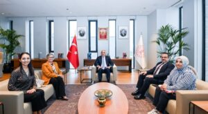 Bakan Ersoy, kütüphanecilikte iş birliği imkanlarını görüştü Bakan Ersoy, kütüphanecilikte iş birliği imkanlarını görüştü