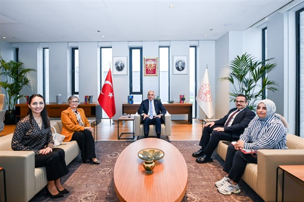 Bakan Ersoy, kütüphanecilikte iş birliği imkanlarını görüştü Bakan Ersoy, kütüphanecilikte iş birliği imkanlarını görüştü