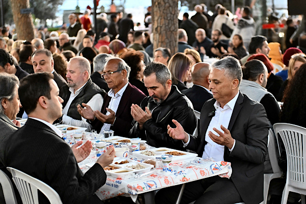 Muratpaşa’da Engelsiz Kafe’de 2 bini aşkın kişi aynı sofrada buluştu Muratpaşa’da Engelsiz Kafe’de 2 bini aşkın kişi aynı sofrada buluştu