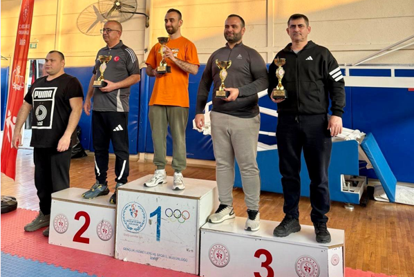 Çorlu Belediyesi Güreş Takımından kupa ve madalyalar