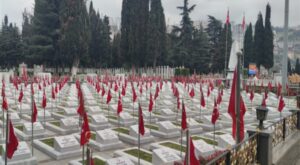 Trabzon’da mezarlıklar bayram öncesi bakıma alındı