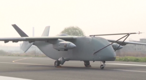 Dünyanın en büyük insansız kargo uçağı ilk uçuşunu gerçekleştirdi