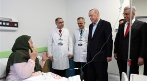 Cumhurbaşkanı Erdoğan, Tenzile Erdoğan Devlet Hastanesi’ndeki hastaları ziyaret etti