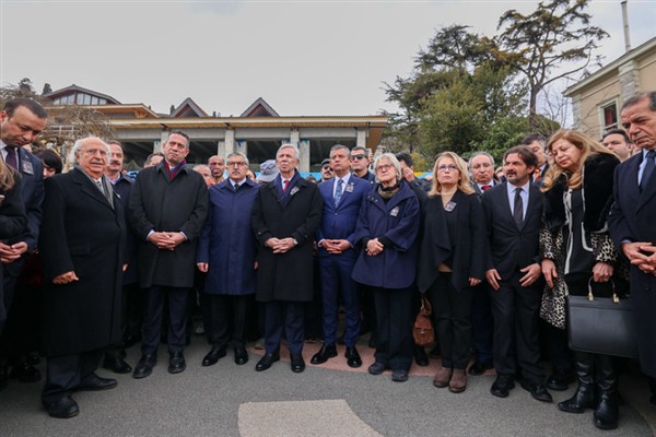 CHP Genel Başkanı Özel, İlber Ortaylı için düzenlenen anma törenine katıldı CHP Genel Başkanı Özel, İlber Ortaylı için düzenlenen anma törenine katıldı