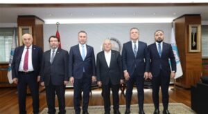 Büyükkılıç, farklı kesimlerden isimleri ağırladı