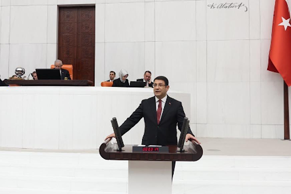 Şahin: İktidar, gençlerimizi de adeta birer bankamatik olarak görüyor Şahin: İktidar, gençlerimizi de adeta birer bankamatik olarak görüyor