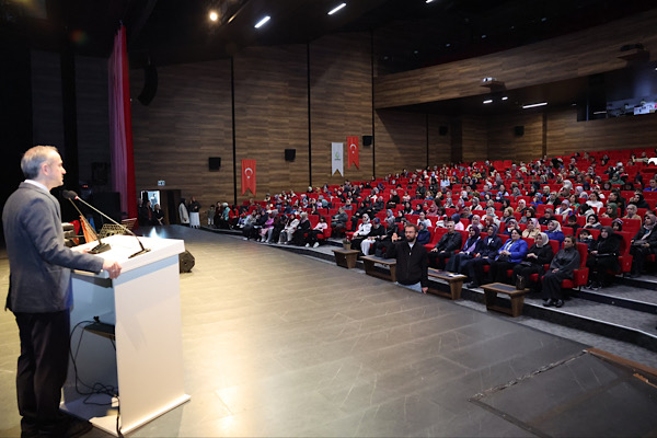 Çayırova’da 8 Mart’a özel program düzenlendi