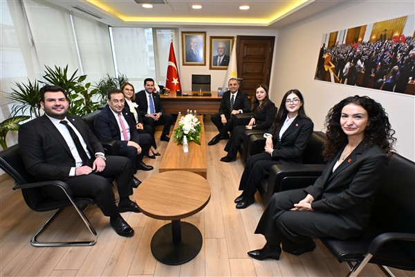 İYİ Parti heyeti siyasi partilerle görüştü İYİ Parti heyeti siyasi partilerle görüştü