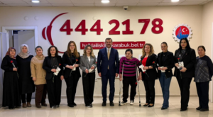 Başkan Çetinkaya, belediyede çalışan kadınlara hediyeler takdim etti