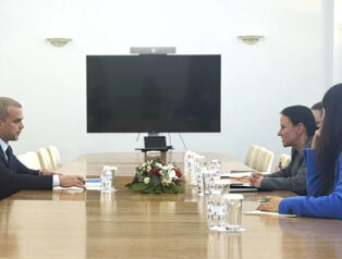 Mladenova, BSMEPA ve BIA yetkilileri ile görüştü Mladenova, BSMEPA ve BIA yetkilileri ile görüştü