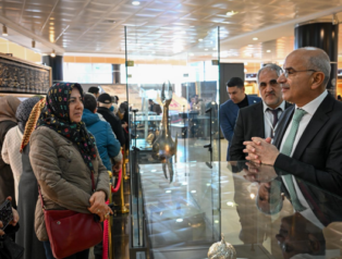 Başkan Er, ‘Kutsal Emanetler ve Vakıf Eserleri Sergisi’ni ziyaret etti