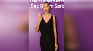 Adriana Lima muhteşem saçlarının sırrını paylaştı: “Sadece Duru’ladım”