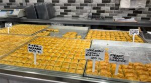 Esenyurt’ta tatlı satışı yapan işletmeler denetlendi