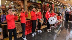 Kent, yarım asırlık bayram geleneğini bu yıl Diyarbakır’da “Bayram Sokağı” ile yaşatıyor