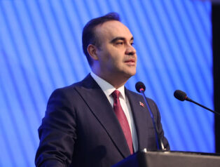 Bakan Kacır: Öğrencilerimize yeni imkanlar sunmaya devam edeceğiz Bakan Kacır: Öğrencilerimize yeni imkanlar sunmaya devam edeceğiz