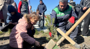 Büyükşehirden özel çocuklara ağaç dikme etkinliği