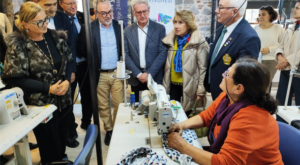 İzmirli kadınlar, Altın İğne Projesiyle yeteneğini sergiliyor