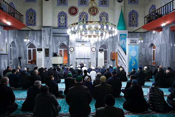 Esenler’de Enderun Teravih geleneği yaşatılıyor Esenler’de Enderun Teravih geleneği yaşatılıyor