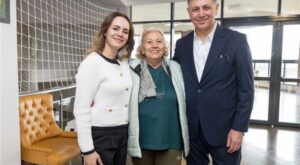 Başkan Tugay, huzurevi sakinleriyle bayramlaştı