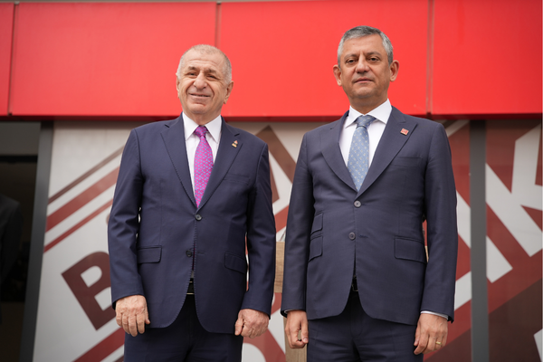 Özdağ: Bir an önce ara seçimi destekliyoruz