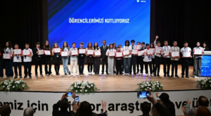 Vali Aktaş, TÜBİTAK 20 Ortaokul Öğrencileri Araştırma Projeleri ödül törenine katıldı