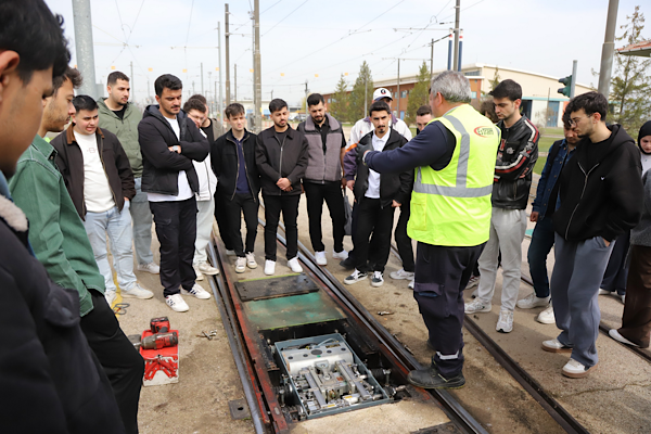 Eskişehir Teknik Üniversitesi öğrencileri ESTRAM’ı ziyaret etti