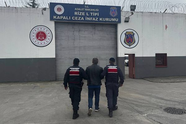 Rize’de hırsızlıktan aranan şahıs yakalandı