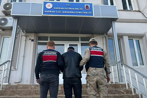 Şanlıurfa’da dolandırıcılık suçundan aranan şahıs yakalandı Şanlıurfa’da dolandırıcılık suçundan aranan şahıs yakalandı