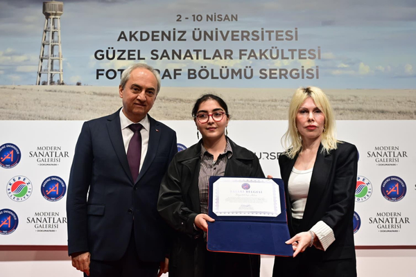 Kepez’de genç fotoğrafçıların eserleri sergilendi