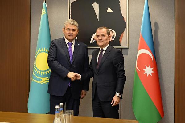 Kazakistan Dışişleri Bakanı Kosherbayev Azeri mevkidaşı Bayramov ile görüştü Kazakistan Dışişleri Bakanı Kosherbayev Azeri mevkidaşı Bayramov ile görüştü