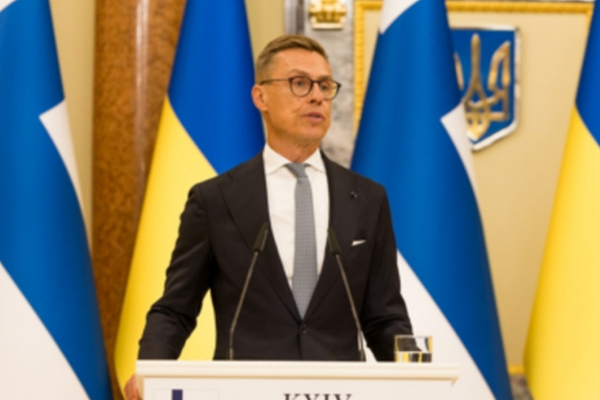 Stubb, Kahire’de Amerikan Üniversitesi’nde konuşma yaptı