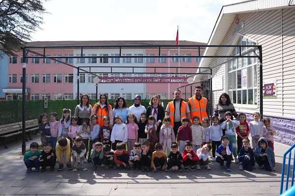 Düzce’de çocuklara yeşil alan ve peyzaj eğitimi verildi Düzce’de çocuklara yeşil alan ve peyzaj eğitimi verildi