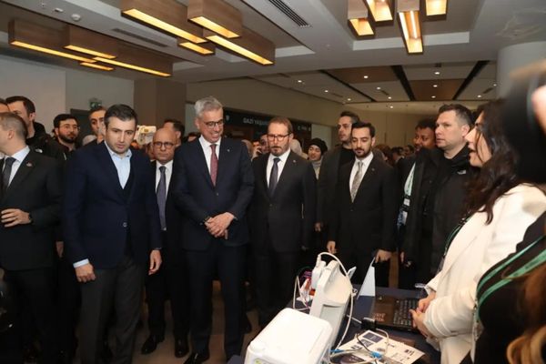 Memişoğlu: Tıp, ilimle merhameti bir araya getirmektir Memişoğlu: Tıp, ilimle merhameti bir araya getirmektir