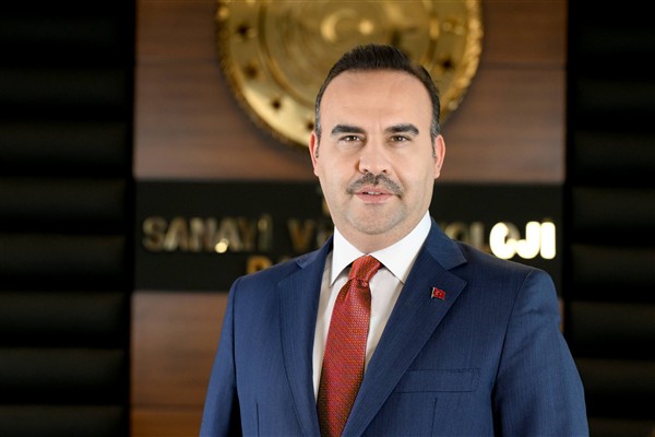 Kacır, Uluslararası Ekonomi Zirvesi’nde iş dünyasıyla buluştu Kacır, Uluslararası Ekonomi Zirvesi’nde iş dünyasıyla buluştu