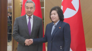 Çin Dışişleri Bakanı Wang, Kuzey Koreli mevkidaşı Choe ile görüştü