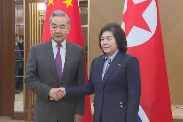 Çin Dışişleri Bakanı Wang, Kuzey Koreli mevkidaşı Choe ile görüştü Çin Dışişleri Bakanı Wang, Kuzey Koreli mevkidaşı Choe ile görüştü