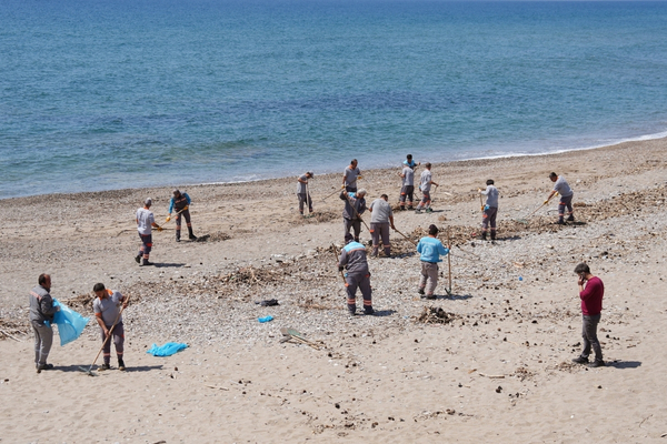 Demirtaş Sahili’nde temizlik çalışması gerçekleştirildi