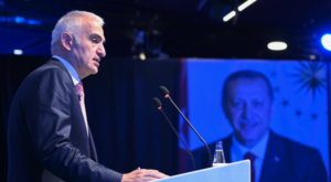 Bakan Ersoy, Antalya’da AK Parti teşkilatıyla bir araya geldi