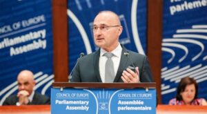 Radman, “Dayton: Diplomasi – Savaşın Diğer Yüzü” kitabının tanıtımına katıldı