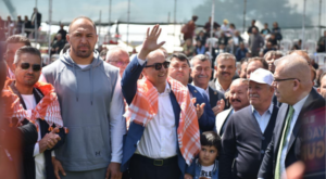 Kocagöz, Kepez’de 10’uncu Yağlı Pehlivan Güreşleri’nde vatandaşlarla buluştu