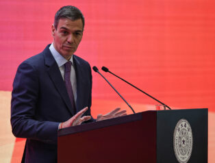 İspanya Başbakanı: Sıfır toplamlı oyuna düşkün olanlar uyanmalı İspanya Başbakanı: Sıfır toplamlı oyuna düşkün olanlar uyanmalı