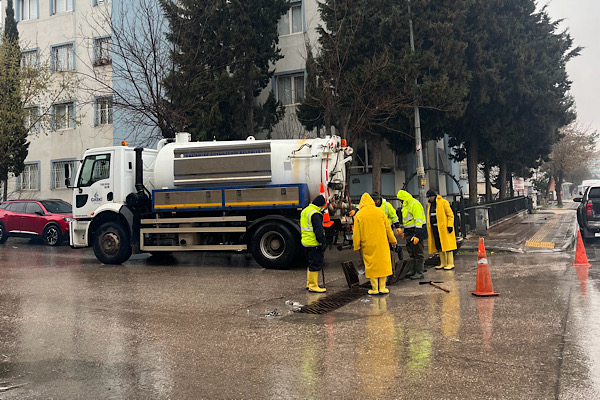 Gaziantep’te olumsuz hava şartlarına karşı ekipler teyakkuza geçti Gaziantep’te olumsuz hava şartlarına karşı ekipler teyakkuza geçti