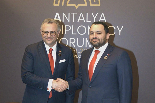El-Khulaifi, Antalya Diplomasi Forumu’nun oturum aralarında yetkililerle görüştü