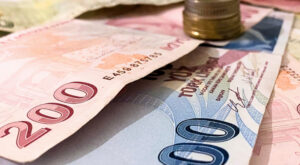 Enflasyonda düşüş sürüyor, riskler devam ediyor