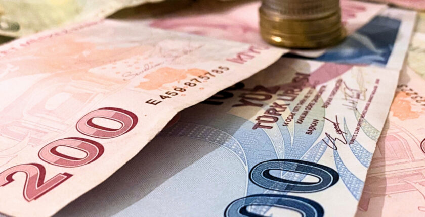 Enflasyonda düşüş sürüyor, riskler devam ediyor