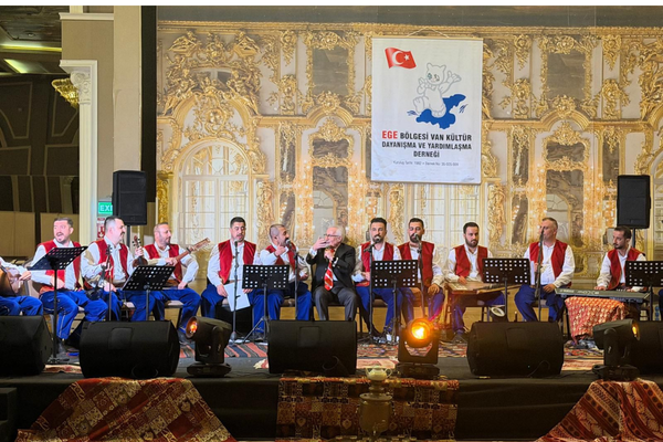 İzmir’de Van Gecesi düzenlendi İzmir’de Van Gecesi düzenlendi