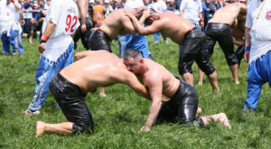 Kepez’de 12 yıl sonra yağlı pehlivan güreşleri düzenlendi