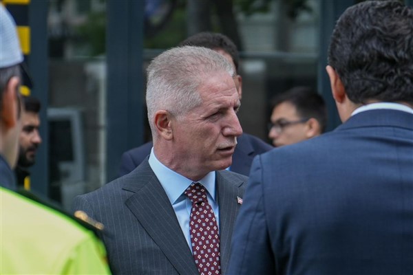 Vali Gül: Hedefimiz, tek bir gencimizi zehir tacirlerine feda etmemek Vali Gül: Hedefimiz, tek bir gencimizi zehir tacirlerine feda etmemek