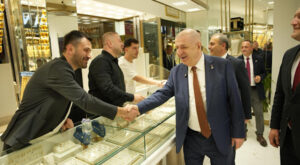 Özdağ, İnegöl Kuyumcular Çarşısı’nı ziyaret etti