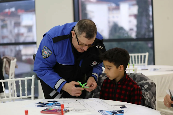 Derince Belediyesi’nden Polis Haftası’na özel çocuk atölyesi